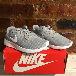 Nike tanjun / free shipping